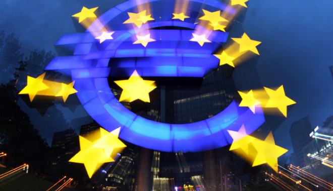 Moneda Euro se prăbușește. Analiștii fac scenarii de dezastru - 1209euro-1323856404.jpg