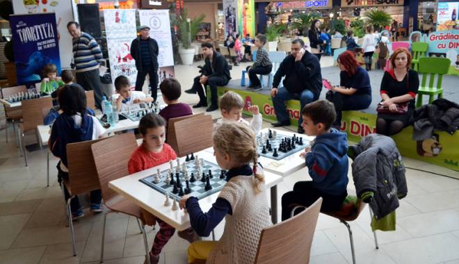 120 de copii au jucat șah alături de Moș Crăciun, la Maritimo - 120copiisahmaritimo3-1418667680.jpg