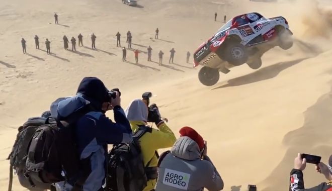 Accident spectaculos pentru Fernando Alonso, în Raliul Dakar - 121-1579084808.jpg