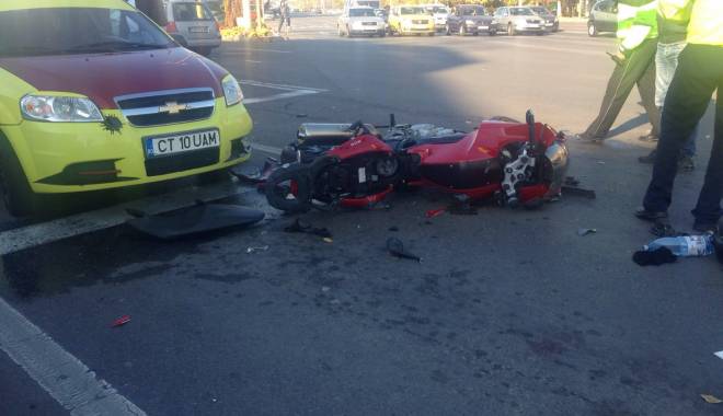 Galerie foto. Accident rutier la Dacia! Un motociclist, de urgență la spital - 12250783978324562235202723156349-1447503697.jpg