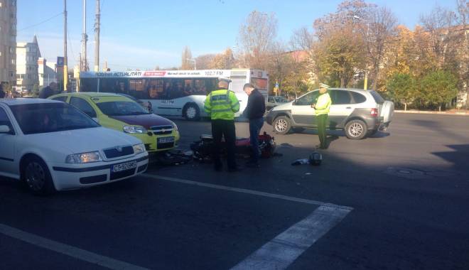 Galerie foto. Accident rutier la Dacia! Un motociclist, de urgență la spital - 12255708978324592235199202331842-1447503684.jpg