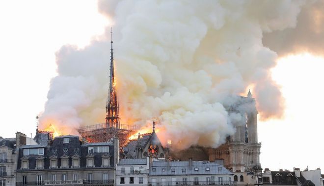 Imagini incredibile! Catedrala Notre-Dame din Paris arde ca o torță - 123080126925015imagea25155535008-1555352796.jpg