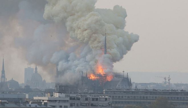 Imagini incredibile! Catedrala Notre-Dame din Paris arde ca o torță - 123086966925015imagea63155535169-1555352816.jpg