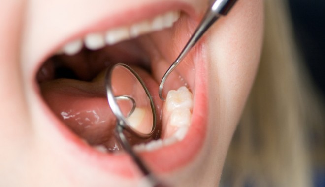 Academia  de Zâmbete a susținut un curs de sănătate oro - dentară la Eforie - 12373dentalcheckup1-1351546889.jpg