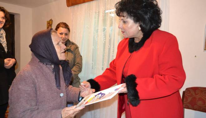 Daruri pentru 100 de bătrâni din Cumpăna - 12415721923434964415331243168160-1450897058.jpg
