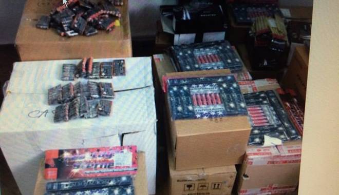 Constanța, luată cu asalt de oamenii legii. Mii de artificii confiscate - 12463554100014039672028520963436-1451376290.jpg