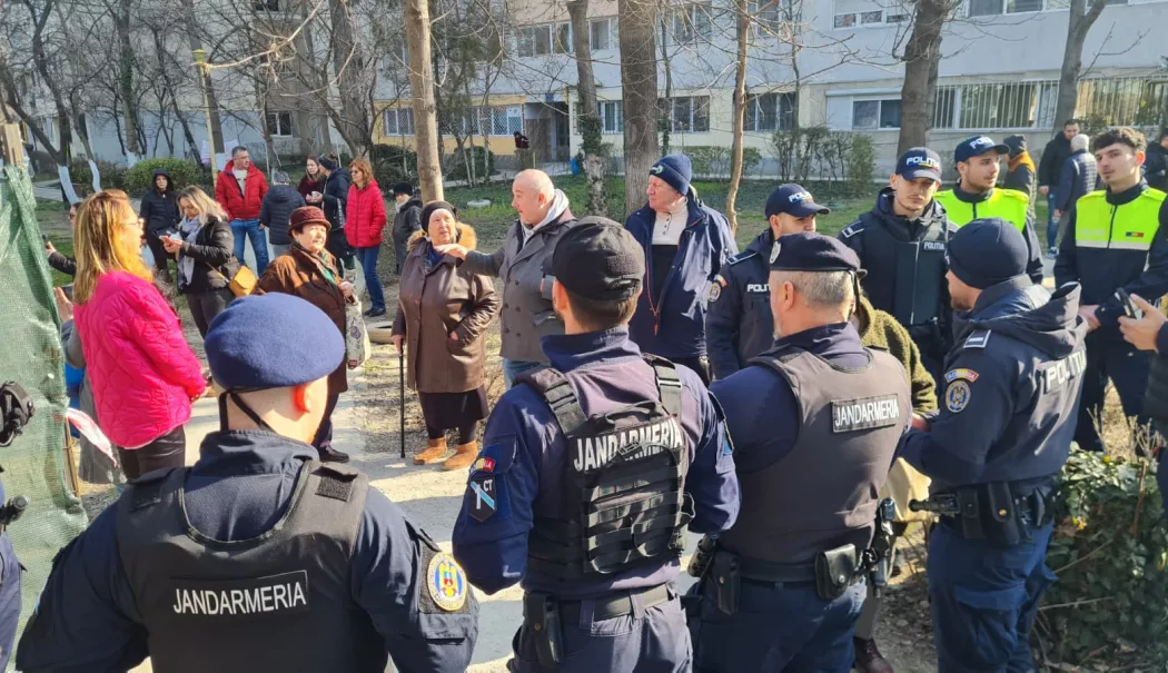 Locatarii blocurilor SM5–SM6, din nou în stradă. Echipele de muncitori sunt la fața locului - 1249fb61ff5147aab164a4214fa90bd8-1773645581.webp