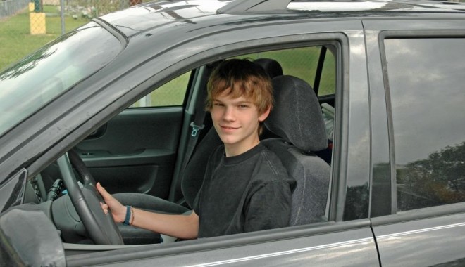 Noul Cod rutier bucuria beizadelelor: permis de conducere la 17 ani - 1270739880teenagerdrivingparents-1325575405.jpg