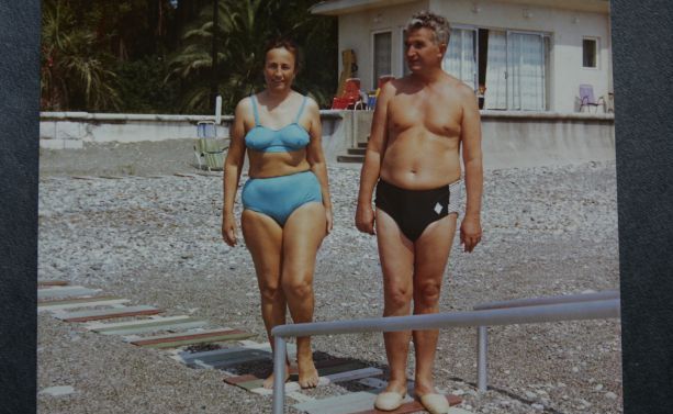 Vezi aici câteva fotografii cu Nicolae Ceaușescu la plajă! - 128-1351007566.jpg