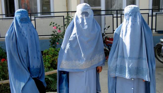 Purtarea vălului musulman în locuri publice, interzisă - 1283268428burqa-1432397738.jpg