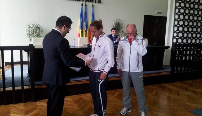 Eliza Samara și antrenorul său, Viorel Filimon, premiați de Primăria Constanța - 12895366986321868126640203025361-1459331830.jpg