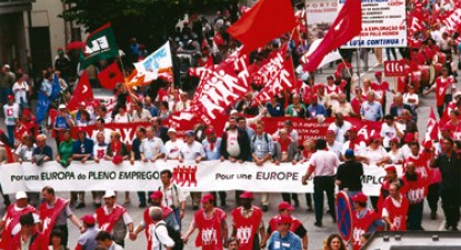 Sindicatele au detonat petarde și fumigene la Bruxelles - 129474393eabd67b8ed1a37c4454a2d2.jpg