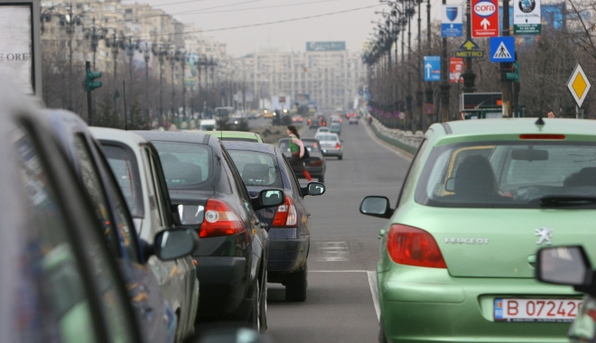 ȘOFERI, ATENȚIE! PROBLEME CU CLAXONUL SAU LUMINILE? AMENDĂ 1200 LEI! - 1296561999masinamasinitraficmr2-1503230027.jpg