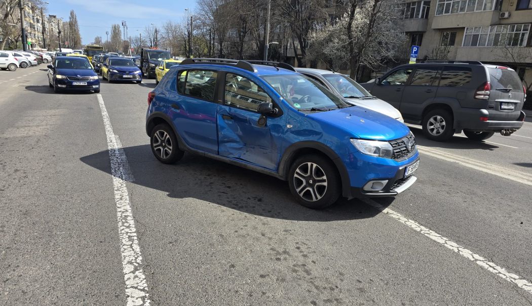 Cinci autoturisme au fost implicate într-un accident, în zona Cora - 12aa4bf16c0e43a2b3a0cbcc2a960015-1742900038.jpg