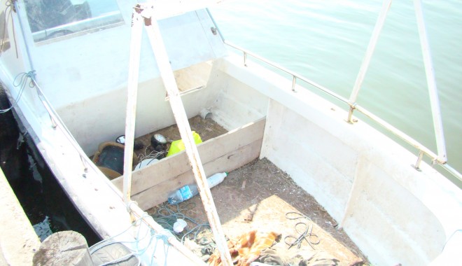 Pescari ucraineni, surprinși la pescuit de calcan în Marea Neagră - 12augustsalupaucraina82-1376305689.jpg