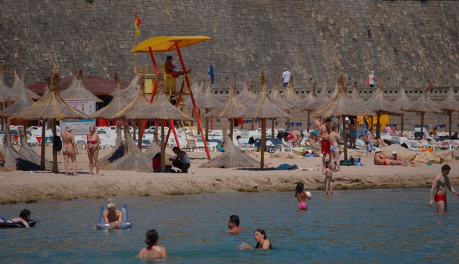 Plajele trebuie să treacă la Consiliul Județean și la hotelieri - 12augustudreaplaja-1313153008.jpg