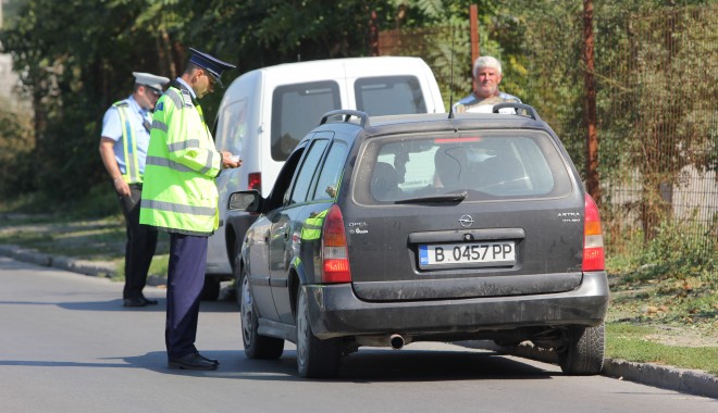 Polițiștii care au cerut mită unui șofer au fost suspendați din funcții - 12decembriepolitistispaga-1386844395.jpg