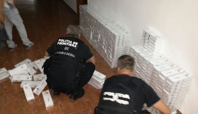 Țigări de contrabandă, ascunse pe o navă sosită în Portul Constanța - 12dectigarinava-1576140055.jpg