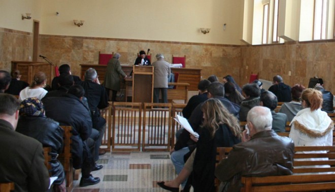 Cine te apără dacă avocatul tărăgănează procesul - 12octfond2-1350055466.jpg