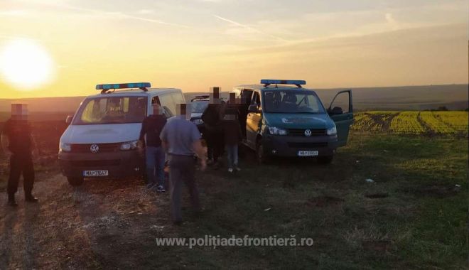 Grup de 20 de migranți irakieni, depistați în pădure, la granița cu Bulgaria - 12octmigrantigranita1-1602493448.jpg