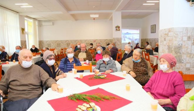 Trei zile de petrecere pentru vârstnicii Constanţei - 13-1664517010.jpg