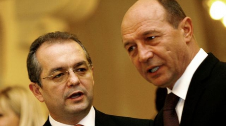 Traian Băsescu a ajuns la Cluj pentru înmormântarea tatălui premierului Emil Boc - 1323007167emilboctraianbasescu20-1325150662.jpg