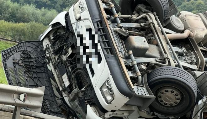 Accident la Constanţa! TIR plin cu cereale, răsturnat pe şosea - 13238060166417667501777fav-1668498416.jpg