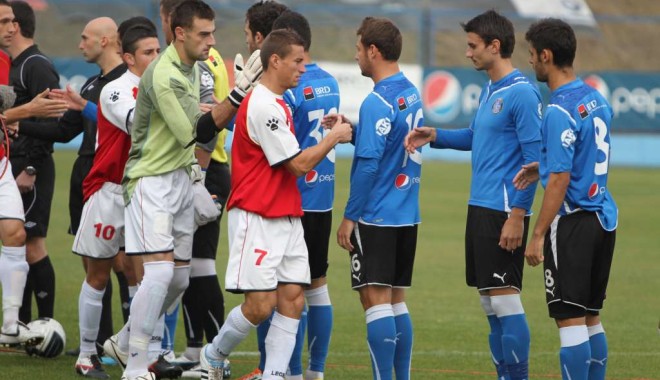 Fotbal / CF Brăila - FC Viitorul, 0-0 la pauză, se joacă 10 la 10 - 1362-1348755145.jpg