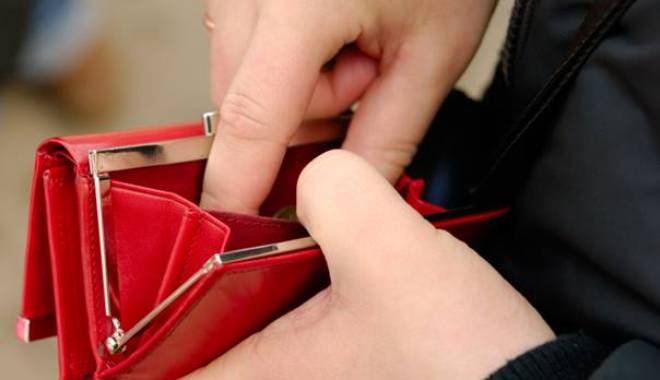 Veste proastă pentru bugetari: Guvernul îngheață salariile angajaților la stat. Cine scapă - 13815098492699017610272667027351-1418296977.jpg