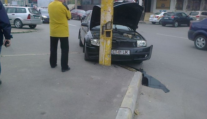 Accident rutier pe strada Mircea cel Bătrân - 1384278382735618526134339070725n-1383215267.jpg