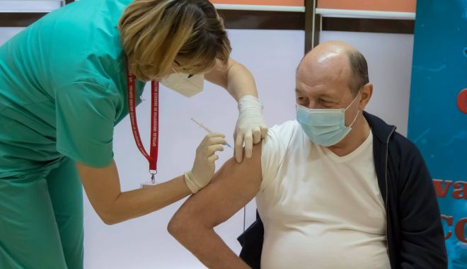 GALERIE FOTO / Traian Băsescu s-a vaccinat - 13973721552103931289785395307312-1610811685.jpg