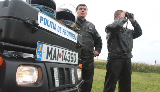 Autoturism cu acte false, confiscat la graniță - 13aprilieactefalsegarda-1397378336.jpg