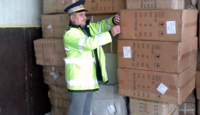 Jucării contrafăcute aduse din China, confiscate în port - 13apriliejucariicontrafacutegard-1397375847.jpg