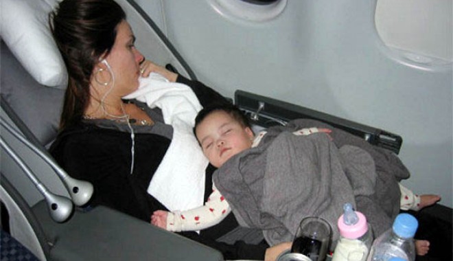 De la ce vârstă poate călători copilul cu avionul - 13deccalatorieavion2-1386942885.jpg