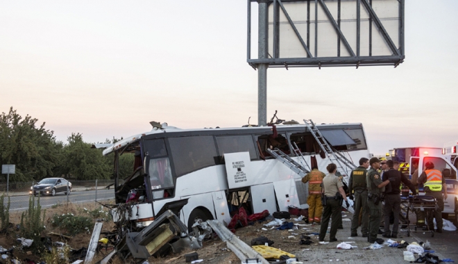 Tragedie rutieră. 13 morți  și zeci de răniți în accidentul unui autobuz în California - 13mortiincalifornia-1477307962.jpg