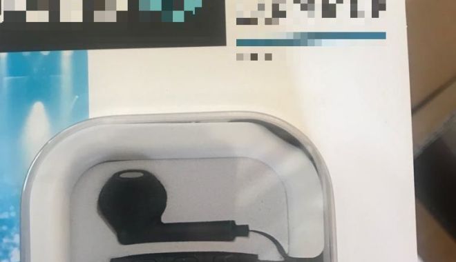 Sute de seturi de căști audio, confiscate de polițiștii din Constanța. A fost întocmit și dosar penal - 14-1565085673.jpg
