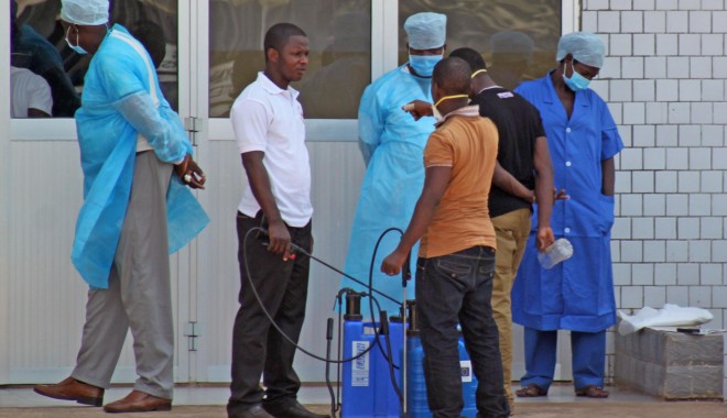 Panică pe aeroportul din Istanbul: O femeie suspectată de Ebola, plasată în carantină - 140405ebolaguineamn1420792e633b7-1407842485.jpg