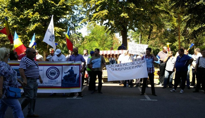 Foto - Video. Protest de amploare al sindicaliștilor RATC. Se cere schimbarea conducerii - 14164107102076323524717736070375-1472808076.jpg