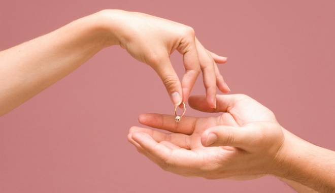 Divorț cu scântei pentru o cântăreață celebră! Soțul a înșelat-o cu un bărbat! - 14332654568f05a20b-1439551139.jpg