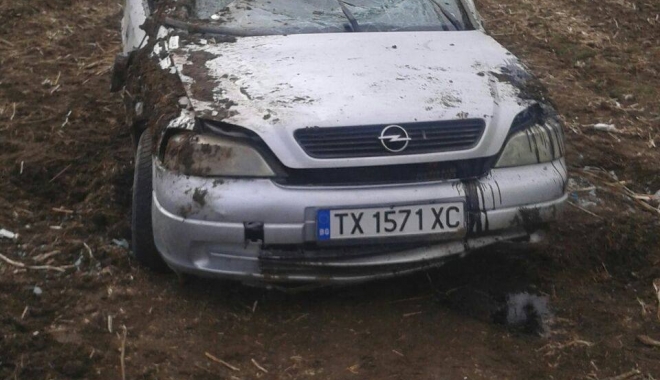 Galerie foto. GRAV ACCIDENT RUTIER LA CONSTANȚA. TREI VICTIME, după ce o mașină de Bulgaria s-a răsturnat de trei ori - 14374645120857901916488281305666-1474279469.jpg