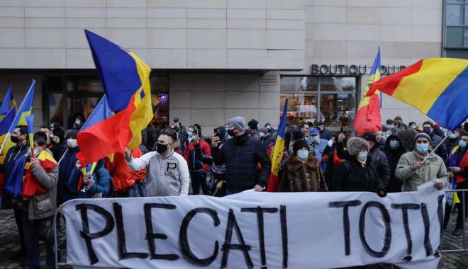 Protest în faţa Ministerului Sănătăţii, organizat de AUR - 14485833239647189135507436282705-1612024114.jpg