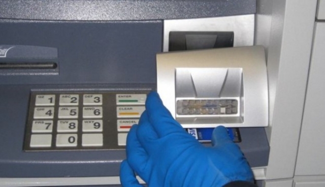 ROMÂNII ATACĂ DIN NOU. Trei persoane arestate pentru furturi din bancomate - 1452591481ca17e1e6-1489827539.jpg