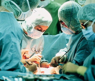 O fetiță de patru ani a murit pe masa de operație. Copilul fusese diagnosticat cu entorsă - 145710145203newsurgery-1358261901.jpg
