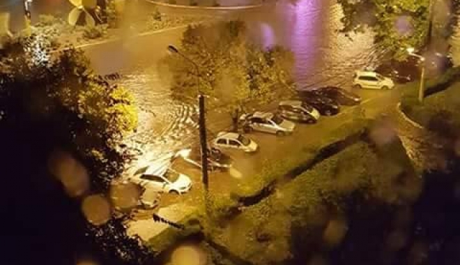 PLOILE AU FĂCUT RAVAGII LA CONSTANȚA / Străzi inundate, autoturisme luate de ape, oameni salvați din calea șuvoaielor - 14593705122427608426184238183716-1475914516.jpg