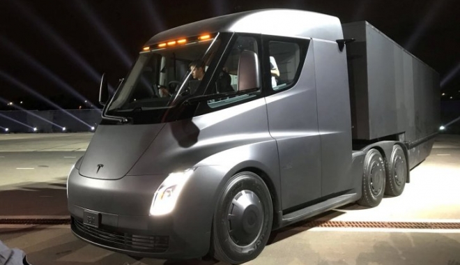 Tesla și-a prezentat camionul electric, desprins din filmele SF - 148317008900-1510911625.jpg