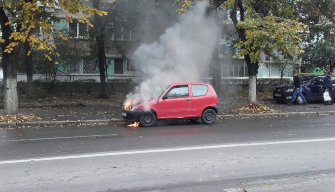 Galerie foto. Arde o mașină în Constanța - UPDATE - 14876237112314907777182818935191-1477563582.jpg