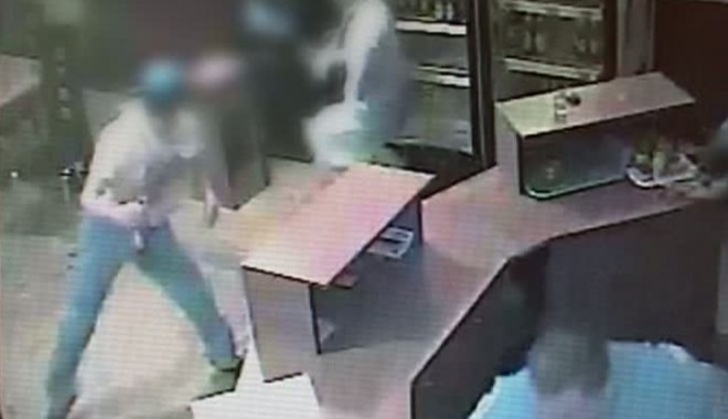 Bătaie într-un bar din Murfatlar, încheiată cu victime în spital - 14apriliescandalbarmurfatlar-1397484320.jpg