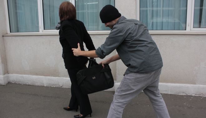 Polițiștii Secției 5 au ieșit pe stradă, pentru a sfătui constănțenii! - 14ianpreveniretalharii-1579008689.jpg