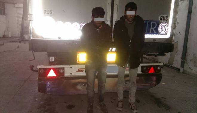 Doi emigranți, găsiți ascunși într-un camion, la Negru Vodă - 14noiembrieemigranti-1415874431.jpg