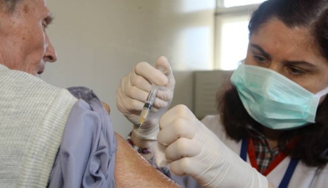 Peste 20 de mii de constănțeni, vaccinați antigripal - 14vaccinoc51df15e0b2-1325684081.jpg